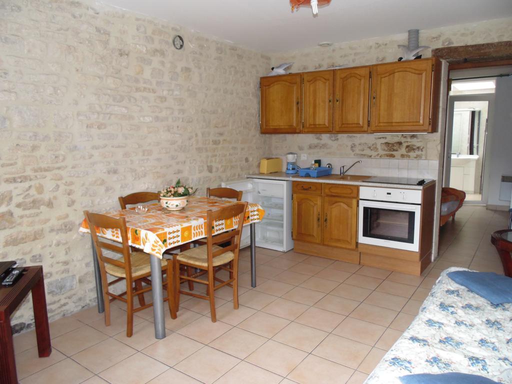 Maison En Pierre Leilighet Port-en-Bessin-Huppain Rom bilde